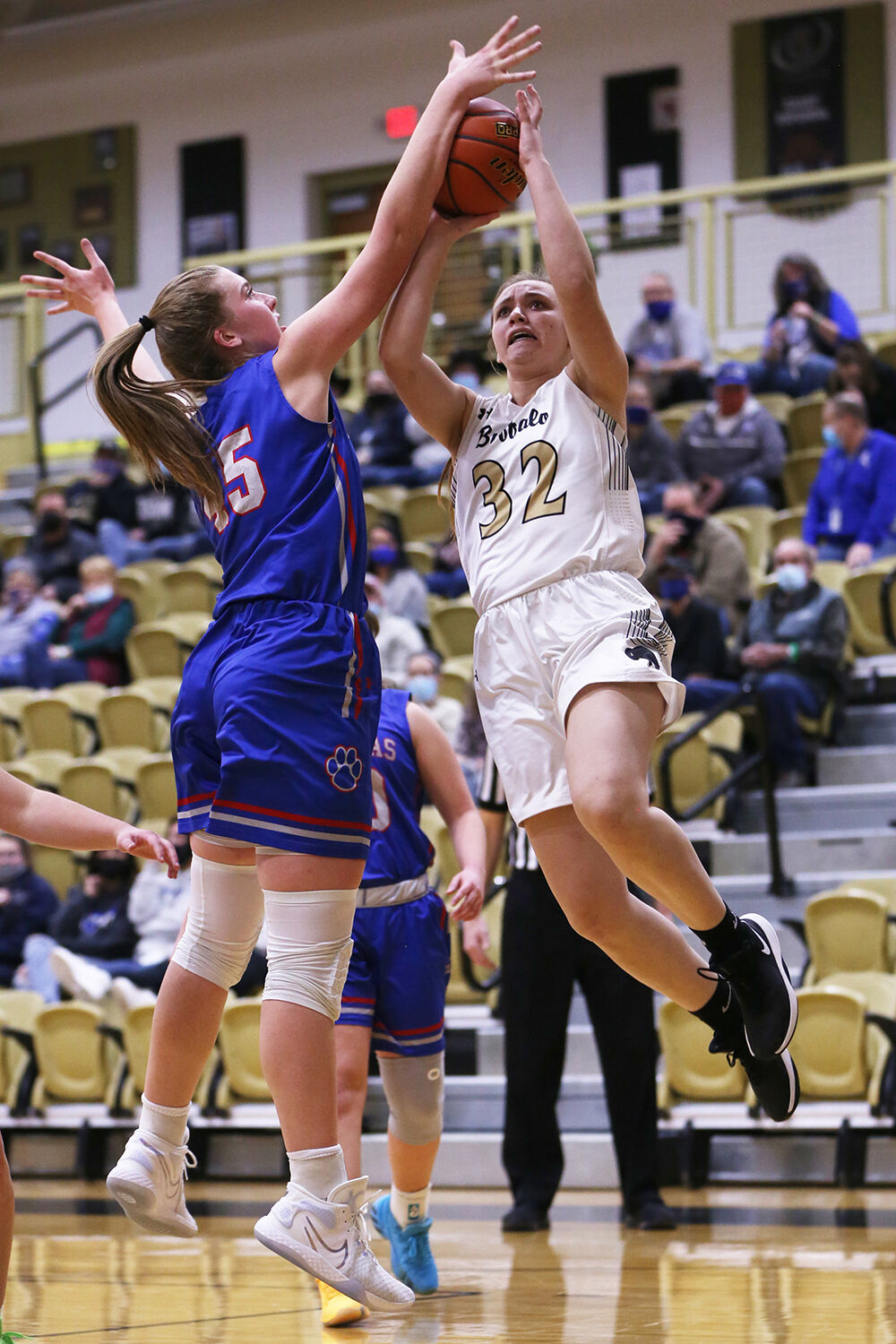 McKinly Hepp attempts two in the second quarter